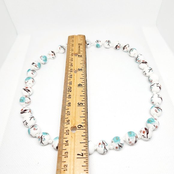 Blue flower Japanese style beaded & knotted necklace w/magnetic silvertone clasp - Picture 4 of 5